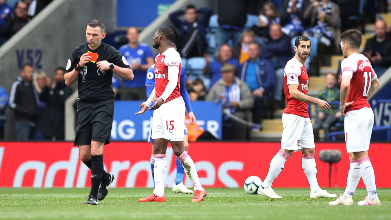 Thẻ đỏ của Maitland-Niles, siêu nhân Leno, khắc tinh Vardy và các điểm nhấn khi Arsenal thua Leicester