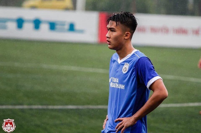 Tuyển thủ U18 Việt Nam Võ Nguyên Hoàng và chiếc phao từ phù thuỷ bóng đá Troussier