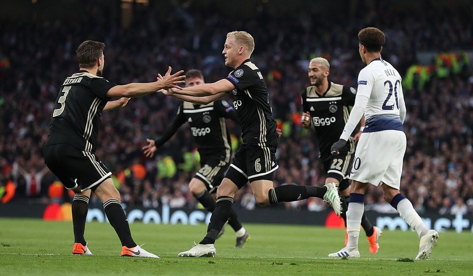 Kết quả bóng đá hôm nay (1/5): Tottenham, PSG thua đau
