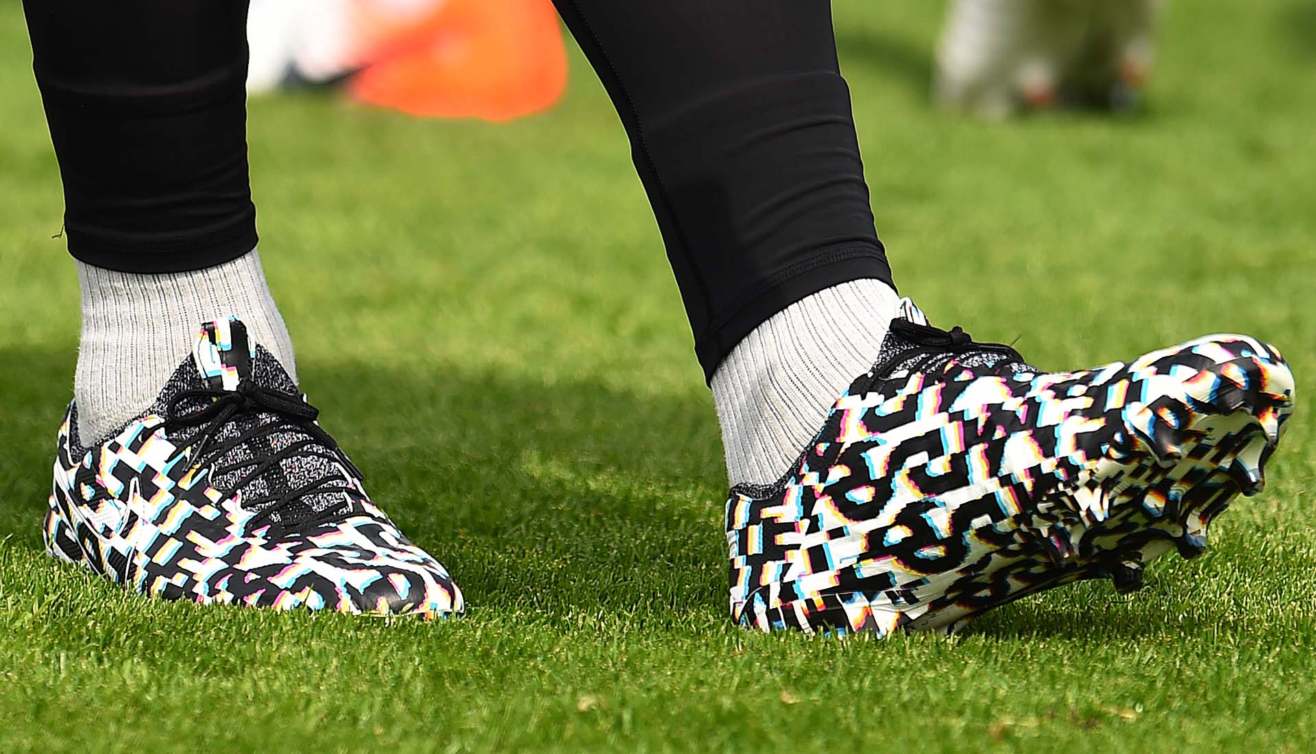 Với mẫu Tiempo thế hệ mới của Nike, Van Dijk sẽ “bắt chết” Messi?