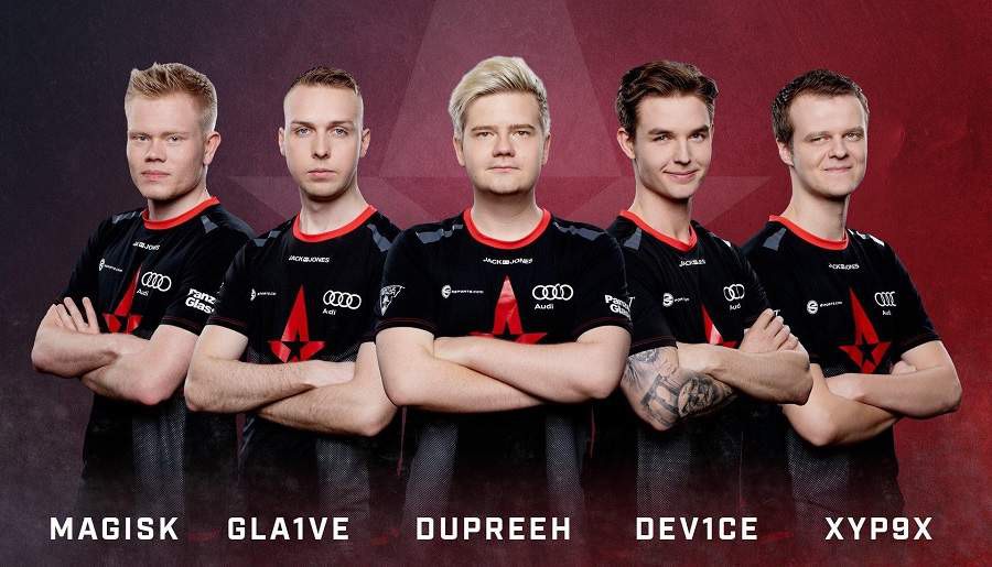 Thủ tướng Đan Mạch Lars Løkke Rasmussen cùng các tuyển thủ eSport Astralis chơi CS:GO Thủ tướng Đan Mạch Lars Løkke Rasmussen cùng các tuyển thủ eSport Astralis chơi CS:GO