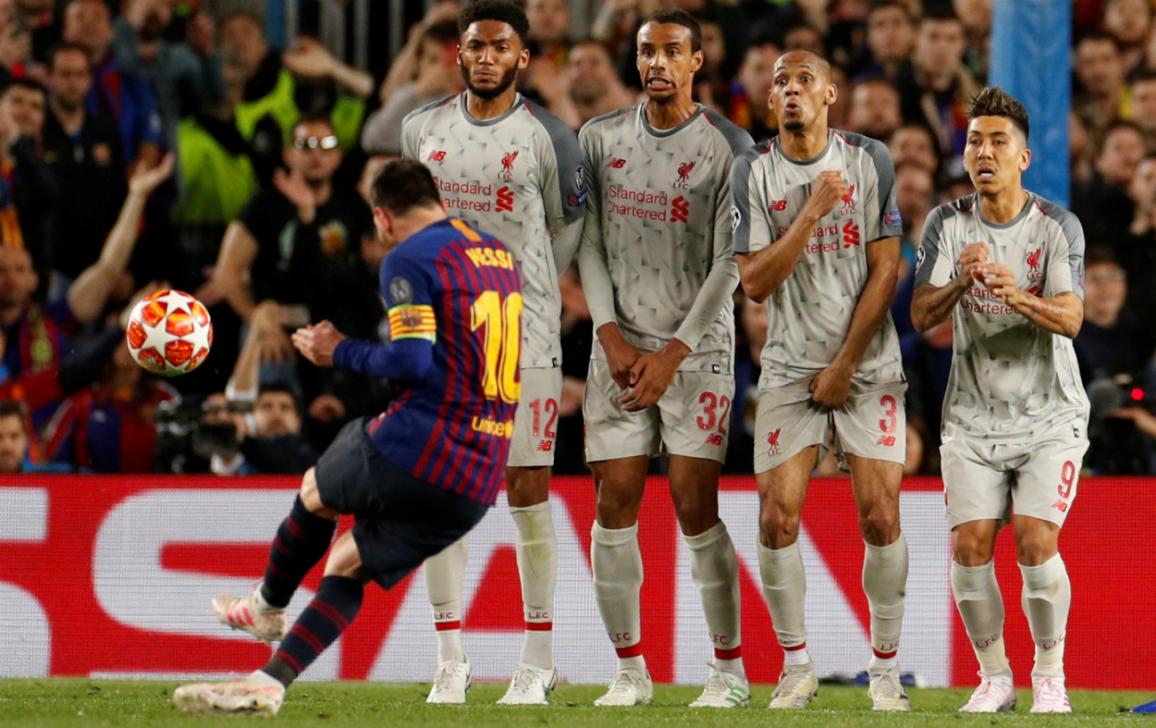 Messi đã di chuyển điểm đá phạt trực tiếp trong trận Barca vs Liverpool thế nào?