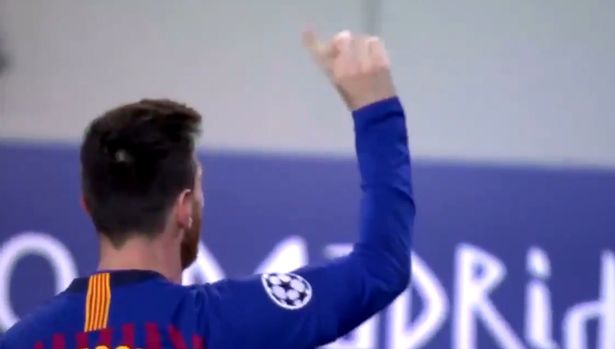 Messi nói gì với CĐV sau khi ghi bàn đầu tiên vào lưới Liverpool?