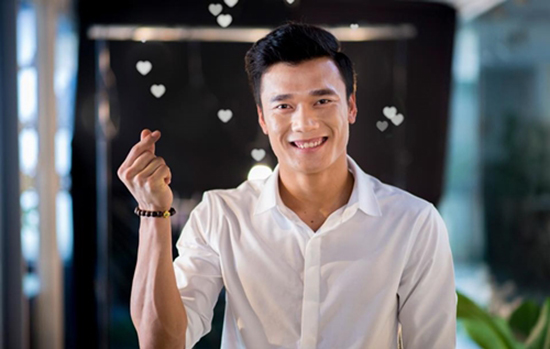 Chết cười với màn đu trend "Anh ơi ở lại" của Bùi Tiến Dũng