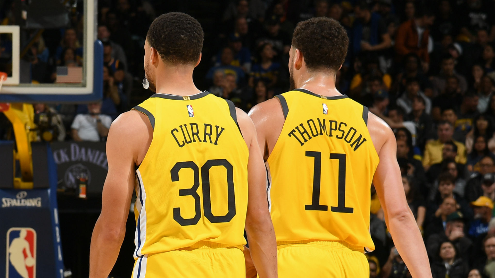 Đằng sau khả năng thủ xuất sắc của Klay Thompson là sự hi sinh dành cho người đồng đội Stephen Curry