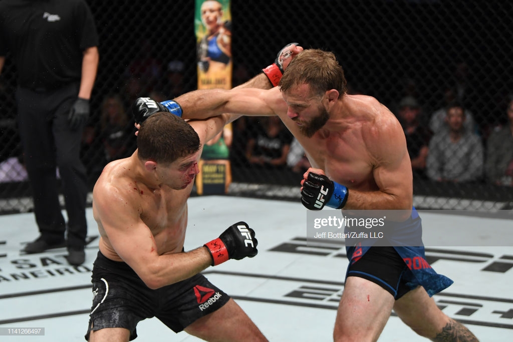 Đánh bại Iaquinta, Donald Cerrone tiến gần ngôi vô địch Lightweight UFC Đánh bại Iaquinta, Donald Cerrone tiến gần ngôi vô địch Lightweight UFC