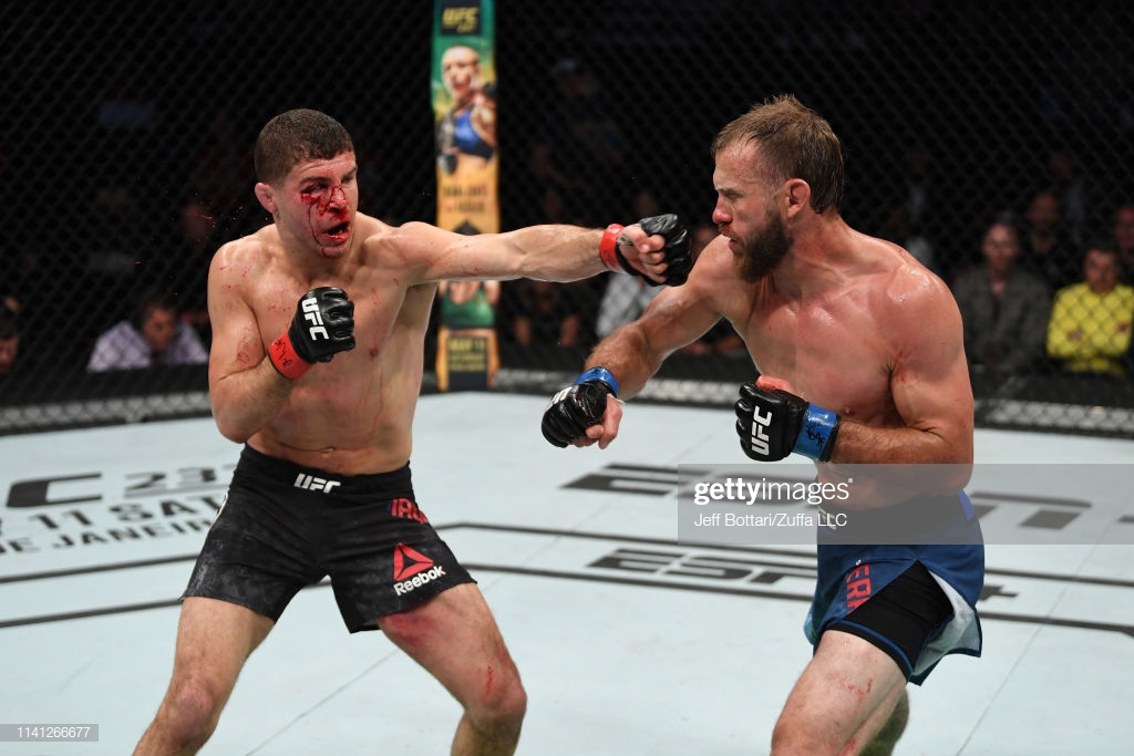 Đánh bại Iaquinta, Donald Cerrone tiến gần ngôi vô địch Lightweight UFC Đánh bại Iaquinta, Donald Cerrone tiến gần ngôi vô địch Lightweight UFC