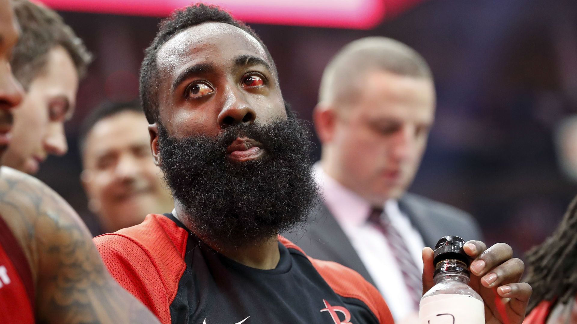 Golden State Warriors nghĩ rằng James Harden chấn thương ở mắt chỉ là diễn?