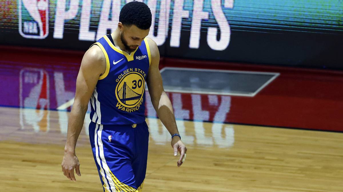 Đừng chỉ trích Curry nữa, vấn đề của Warriors ở Game 3 không chỉ là cú dunk hụt của Curry đâu