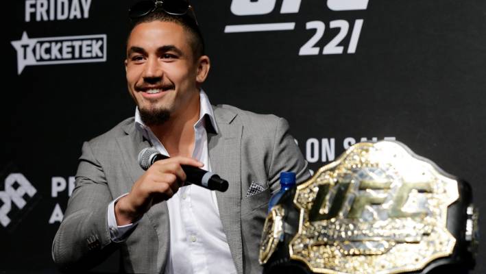 Robert Whittaker phá vỡ kỷ lục không thi đấu lâu nhất trước trận bảo vệ danh hiệu đầu tiên
