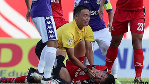 Thông tin mới về cầu thủ Bình Dương "suýt mất mạng" trong trận đấu gặp Hà Nội FC