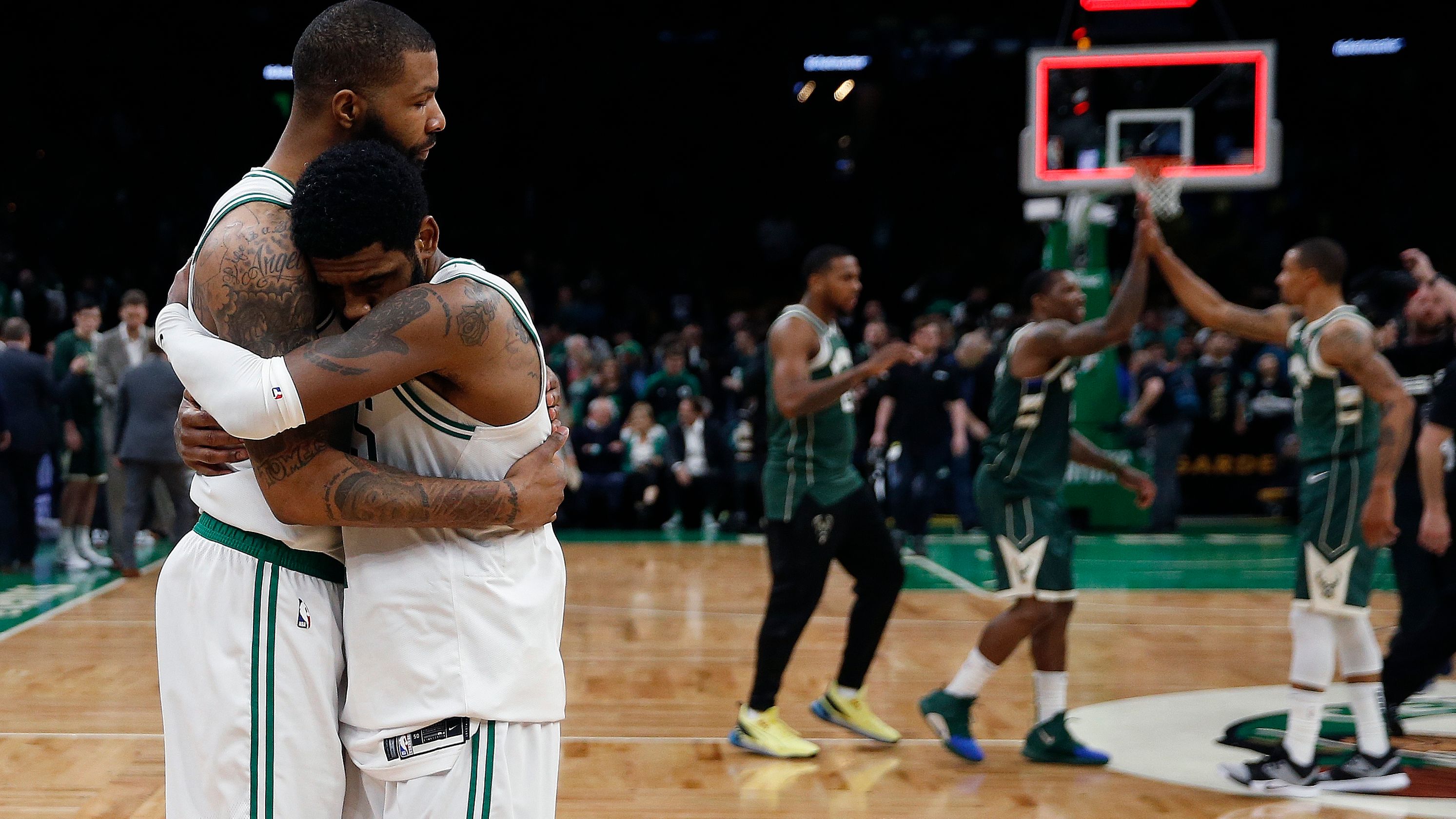 Rất tự tin, Kyrie Irving tiếp tục phát biểu gây sốc sau màn "ném gạch" ở Game 4