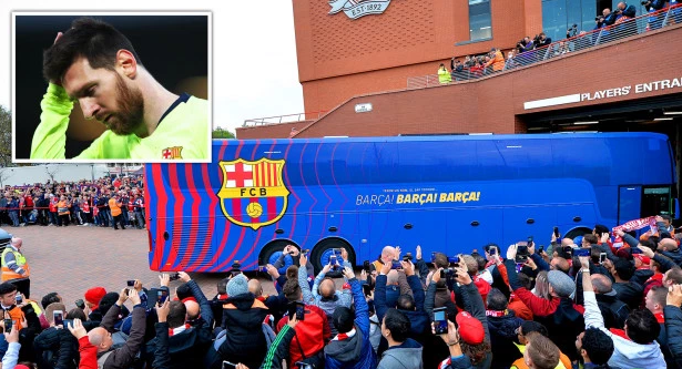 Sau trận thua Liverpool, Messi bị xe bus Barca bỏ rơi khi ra sân bay