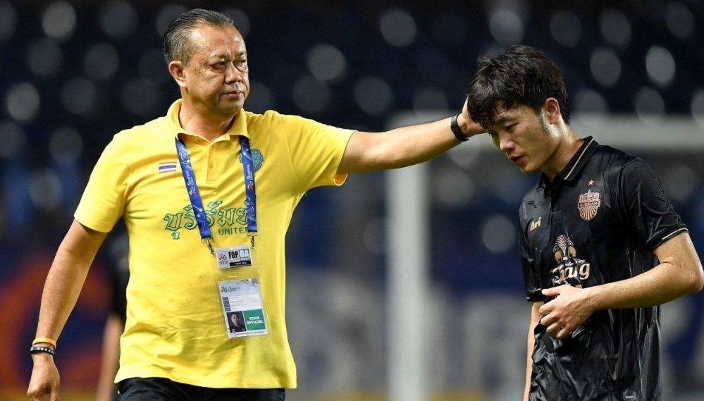 Chủ tịch Buriram có hành động “đặc biệt” với Xuân Trường trong ngày CLB bị loại khỏi AFC Champions League