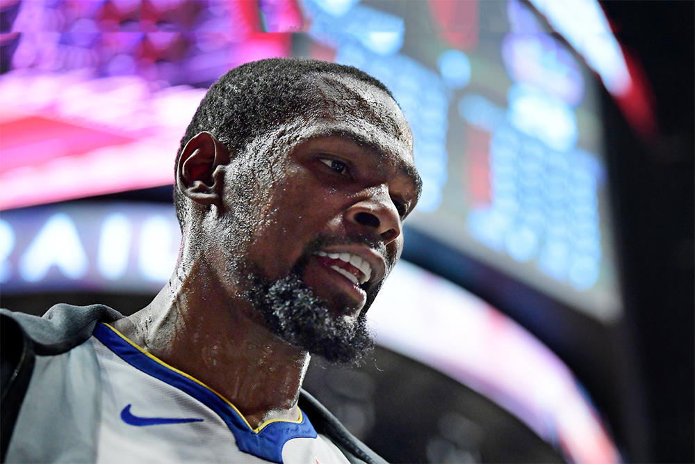 Kevin Durant chấn thương rời sân, fan Golden State Warriors lo sốt vó