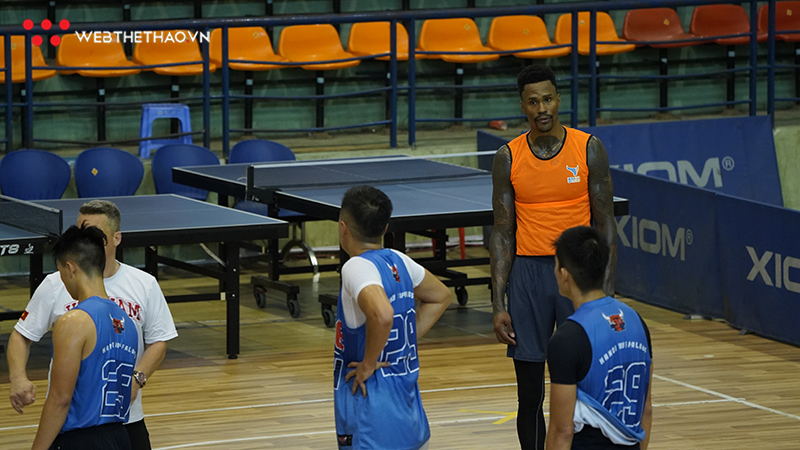 Ryan Lê và Mike Bell bất ngờ tái xuất trong màu áo Hanoi Buffaloes