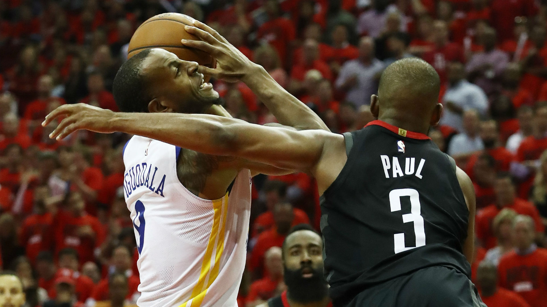 Sau pha bóng khiến Iguodala chấn thương, Chris Paul có phải là "trùm tiểu xảo"?