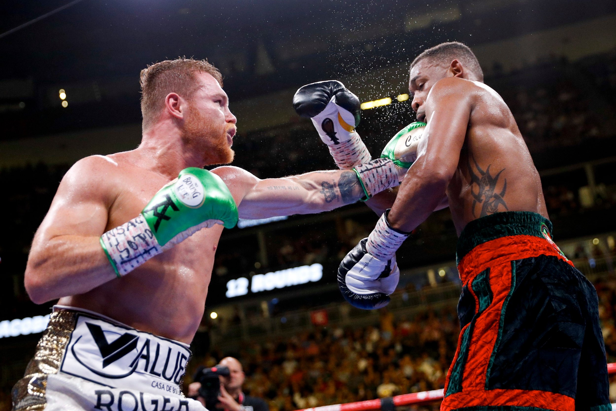 Tiền thưởng trong sự kiện hợp nhất đai hạng trung Daniel Jacobs vs Canelo Alvarez