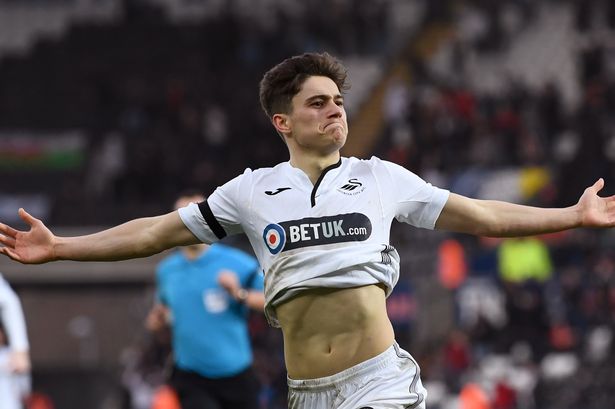Tin bóng đá 10/5: MU đạt thỏa thuận chiêu mộ "máy chạy" của Swansea, Mike Phelan chính thức chốt tương lai