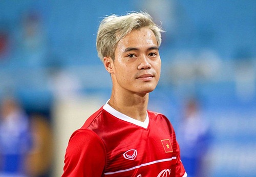 Văn Toàn "đu" theo trào lưu chụp ảnh gây ảo giác khiến fan hâm mộ hết hồn
