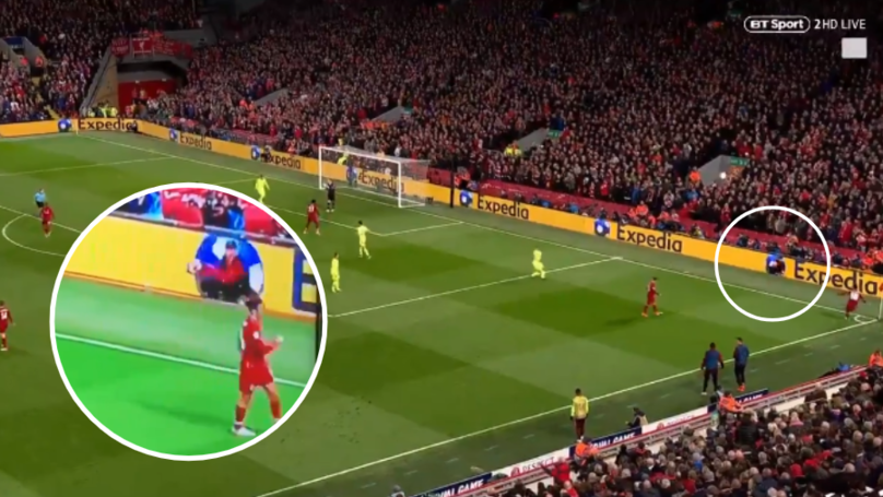 Mourinho chê các cậu bé nhặt bóng ở MU khi chứng kiến “người hùng nhặt bóng” của Liverpool