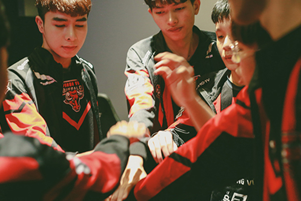 MSI 2019 - PVB vs IG (Lượt đi): Nhà vô địch hút chết!
