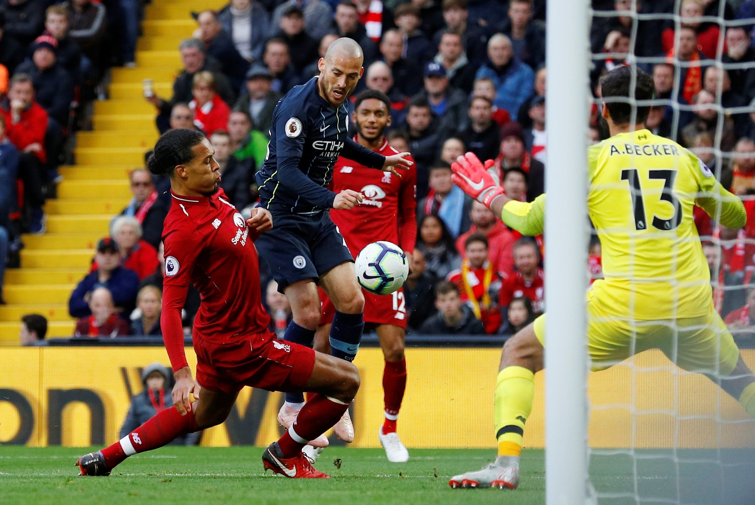 Những thống kê phi thường của Man City và Liverpool trong cuộc đua vô địch giải NHA 2018/19