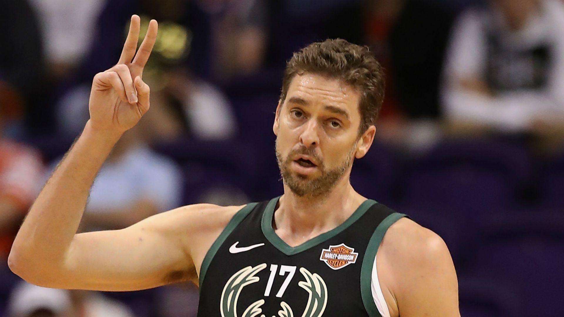 Dù không thể thi đấu đến hết NBA Playoffs, thế nhưng vì sao Bucks vẫn tốn một vị trí cho Pau Gasol?