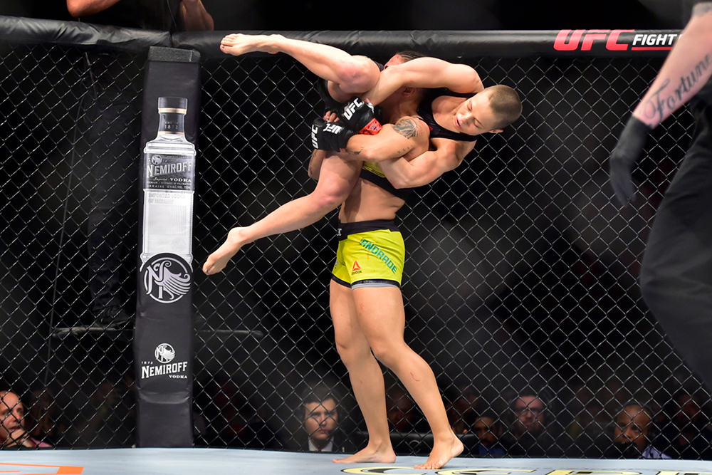 Cú slam cắm cổ của nhà tân vô địch Jessica Andrade liệu có phạm luật?