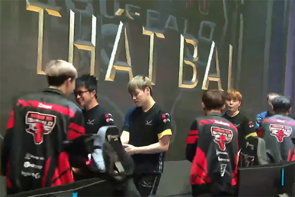 MSI 2019 - FW vs PVB (Lượt đi): Tự bắn vào chân