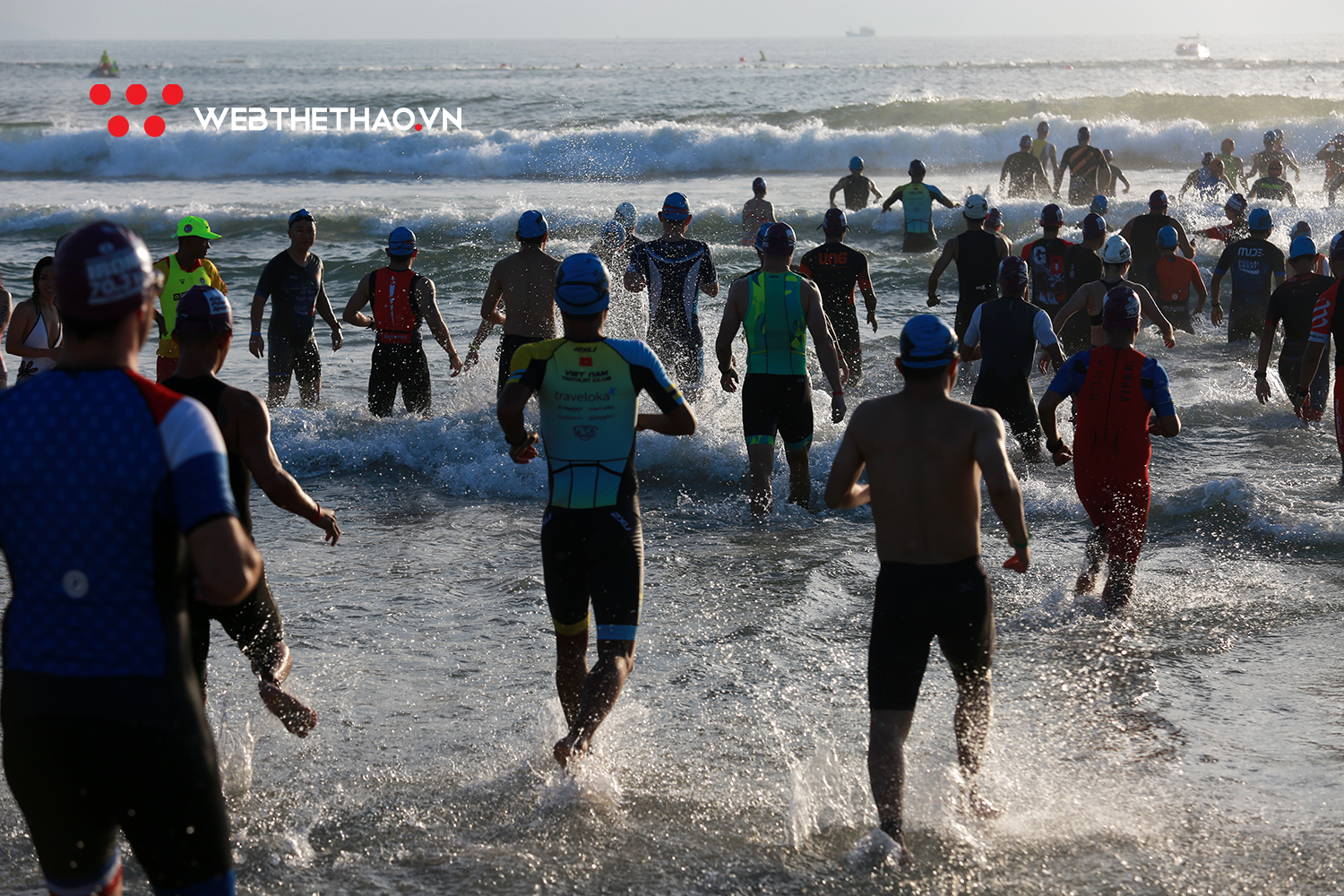 Nhiều vận động viên IRONMAN 70.3 Vietnam 2019 sớm bị sóng biển Đà Nẵng hạ gục