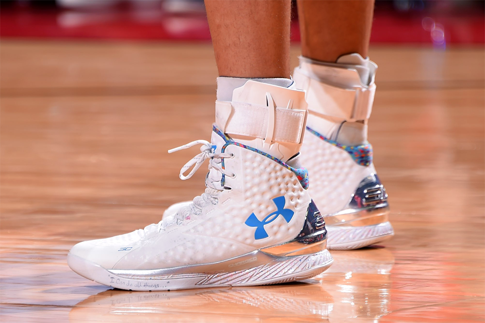 Hoá ra vũ khí bí mật của Stephen Curry cho trận đấu thần thánh là đôi giày may mắn từ năm 2015