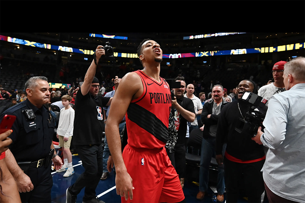 Hoá thân hết LeBron rồi đến Michael Jordan, CJ McCollum khiến fan điên đảo với màn gánh team đỉnh cao