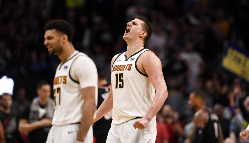 Thua Game 7, "bé bự" Nikola Jokic vẫn thể hiện tư cách lãnh đạo qua câu nói với đồng đội trong phòng thay đồ
