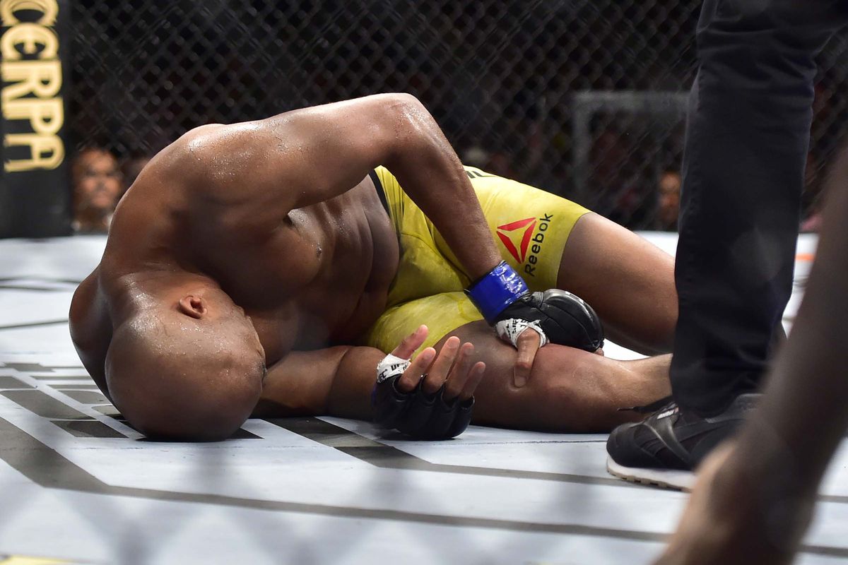 Anderson Silva ví đối thủ của mình là "lũ linh cẩu"