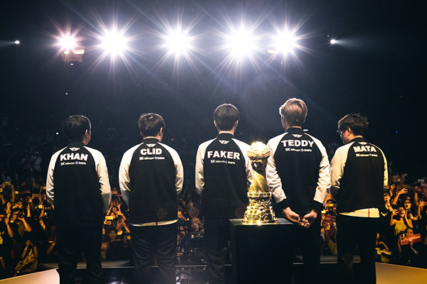 Đánh bại FW và PVB, SKT chính thức chắc chân trong top 4, lọt vào vòng Knockout của MSI 2019