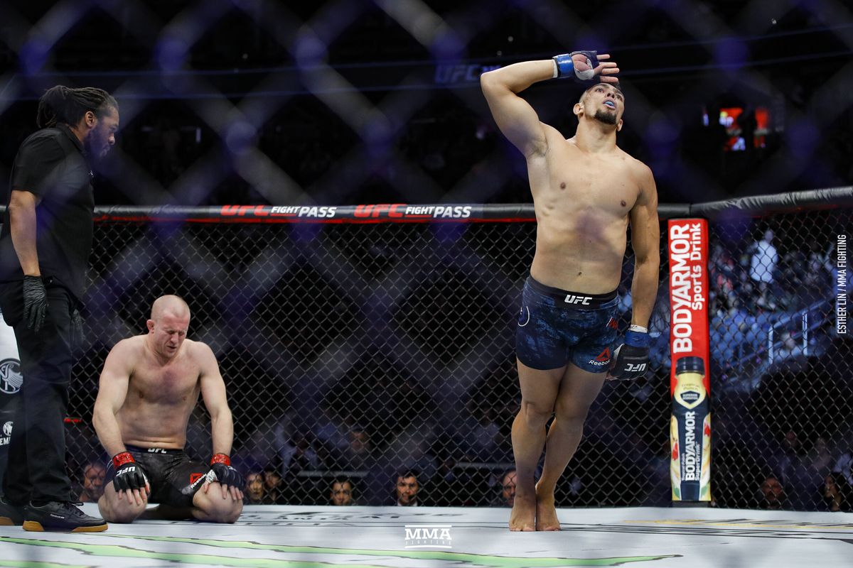 Ở hạng 12, Johnny Walker đã đòi 'đập' Jon Jones