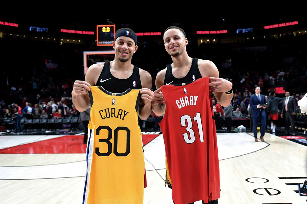 Stephen Curry chia sẻ thật lòng về cảm giác "sai sai" khi đối đầu với em trai Seth Curry tại NBA Playoffs