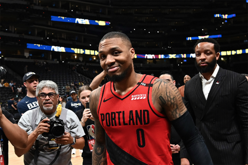 Hình như có gì đó sai sai với Damian Lillard ở series NBA Playoffs lần này