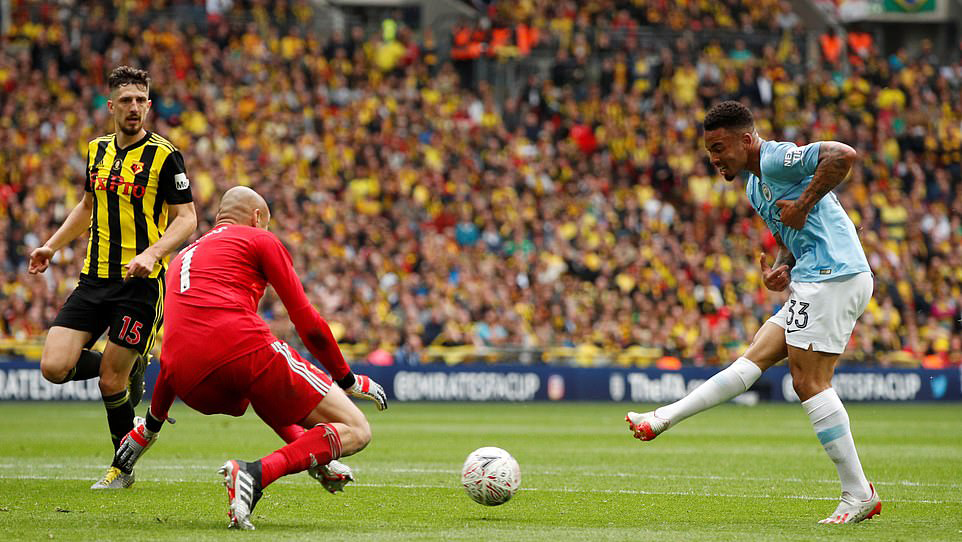 Hat-trick thần thánh của Sterling, Man City lập cú ăn 3 lịch sử và những điểm nhấn ở trận thắng Watford