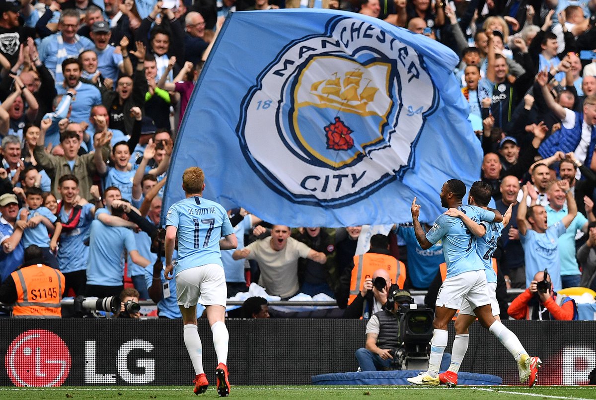 Hat-trick thần thánh của Sterling, Man City lập cú ăn 3 lịch sử và những điểm nhấn ở trận thắng Watford