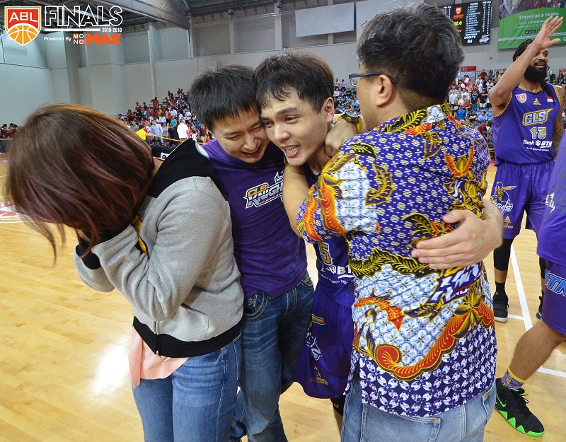 Wong Wei Long: 10 năm biểu tượng và cú ném giết chết giấc mơ của Singapore Slingers