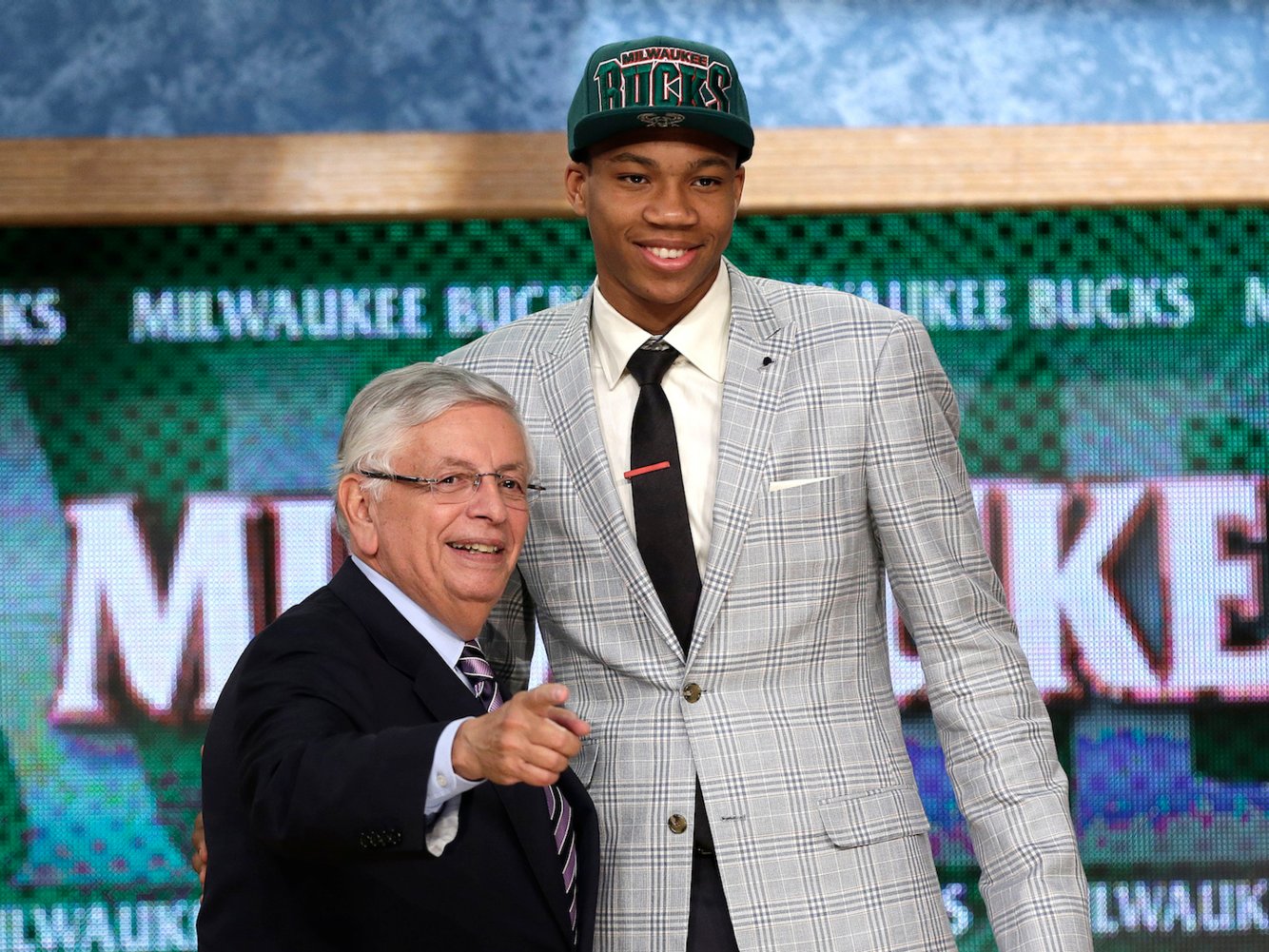 14 cầu thủ được lựa chọn trước Antetokounmpo vào kỳ NBA Draft 2013 giờ đang ở đâu?