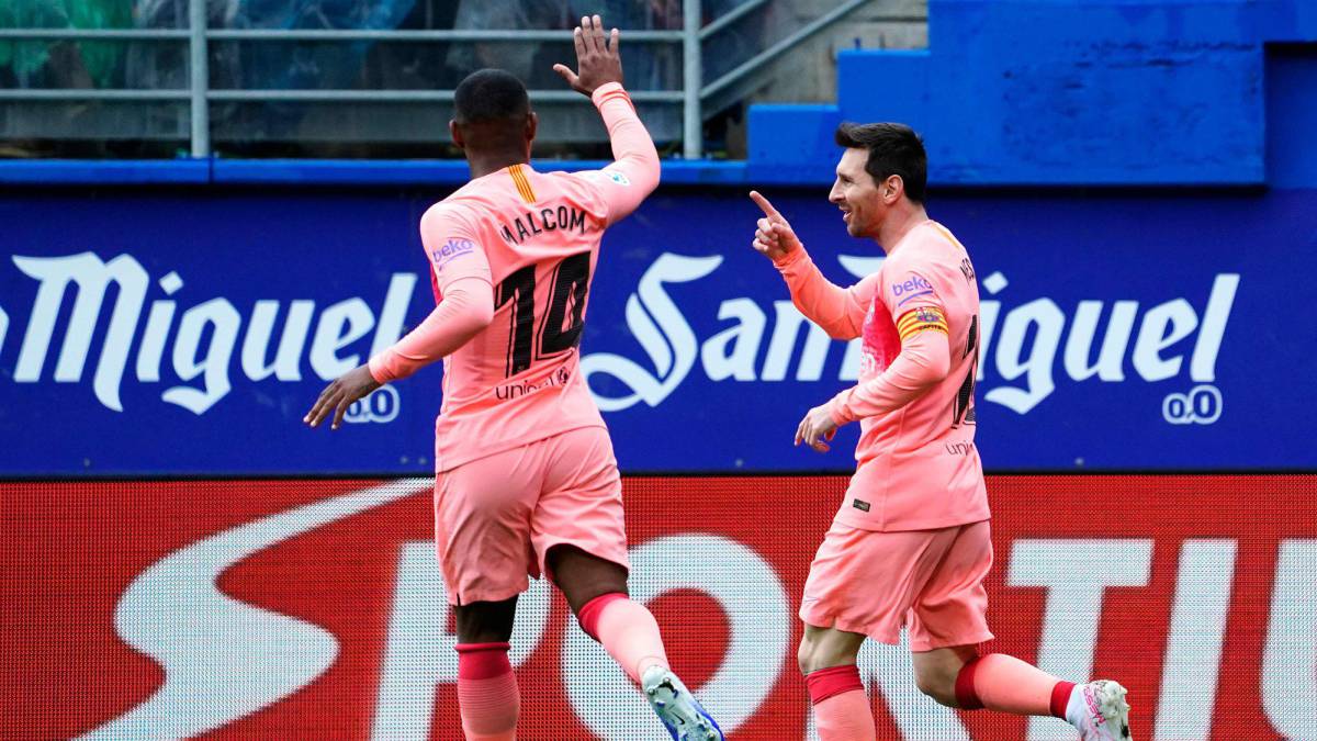 Barca bỏ xa Real Madrid với số điểm không tưởng, Messi san bằng kỷ lục