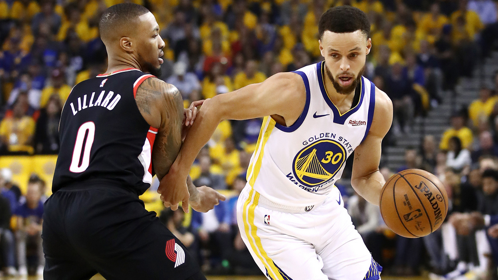 Biết tin Lillard đang đấu bất chấp chấn thương, Stephen Curry "phản pháo" cực gắt