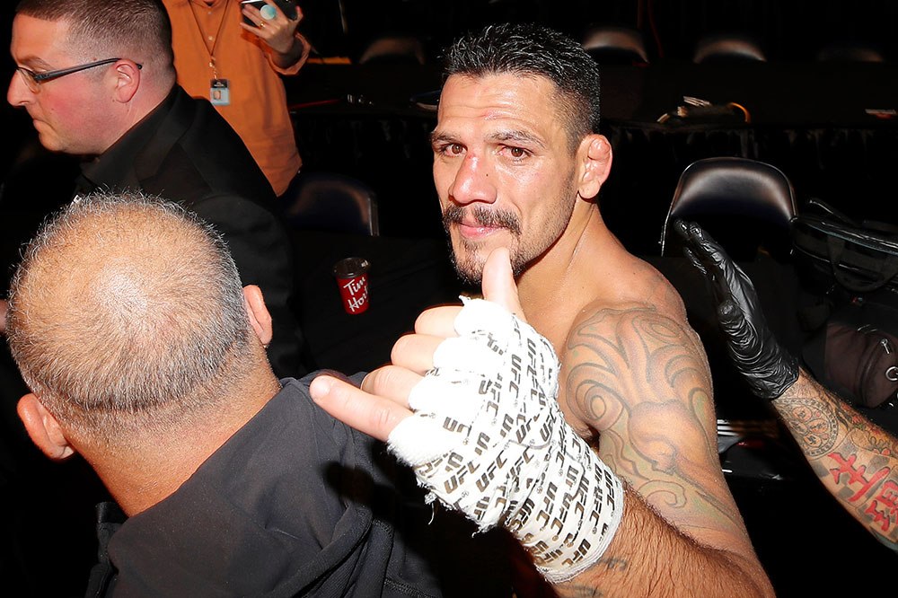 Rafael dos Anjos đã chịu rất nhiều áp lực trước trận đấu với Kevin Lee