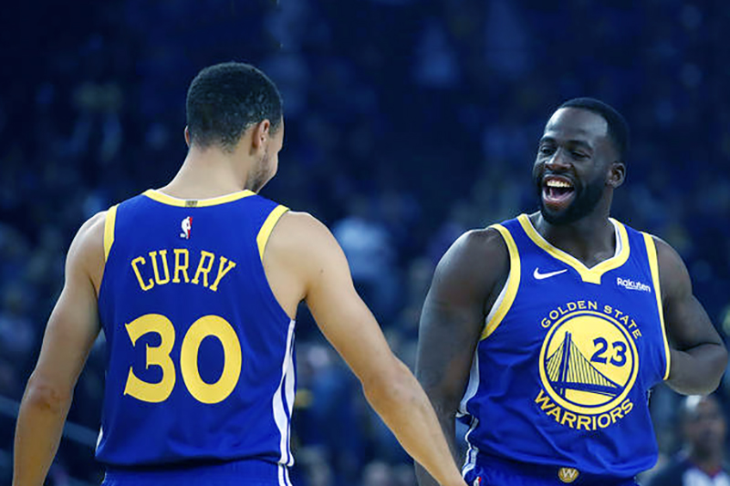Cùng đưa Warriors trở lại Finals, Stephen Curry và Draymond Green tiện thể đi vào lịch sử NBA Playoffs
