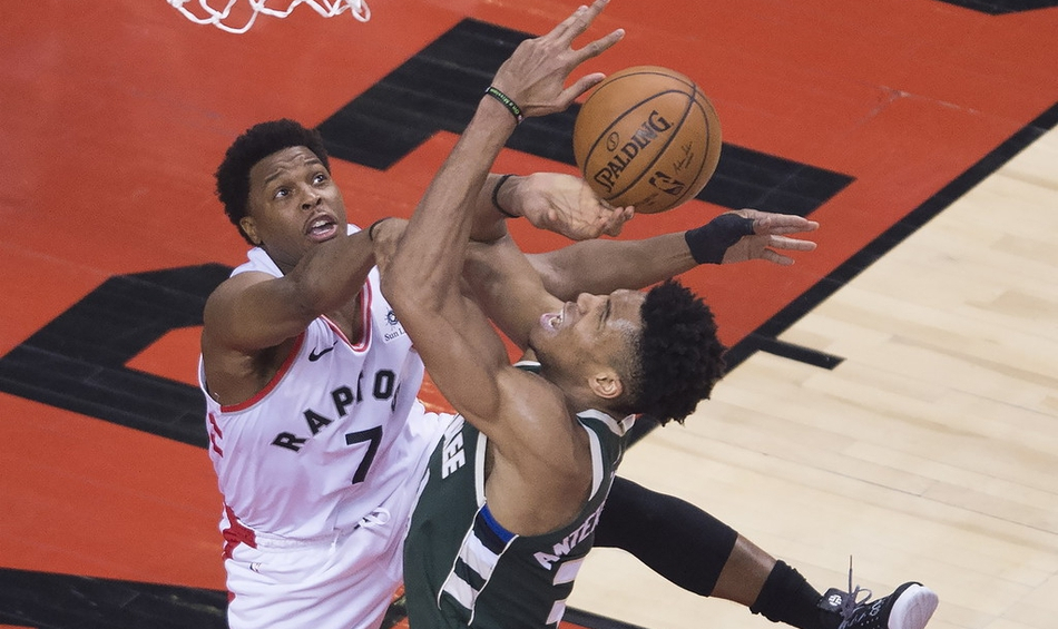 Kyle Lowry bật chế độ siêu sao, gánh Toronto Raptors hủy diệt Milwaukee Bucks