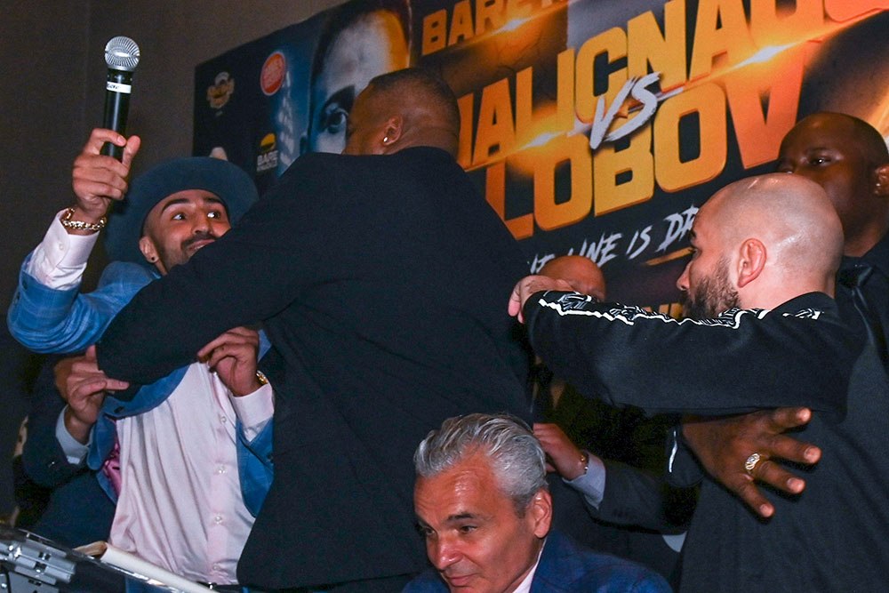 Paulie Malignaggi "phun mưa" vào Artem Lobov