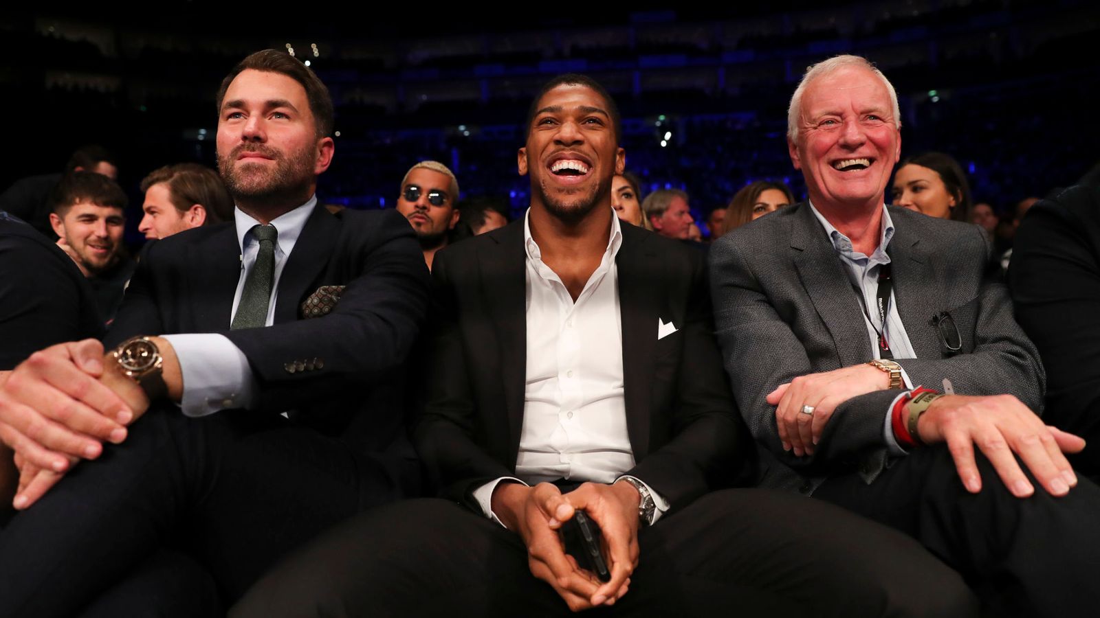 Tyson Fury: "Joshua tốt hơn là đừng nên bám váy lão Hearn nữa!"